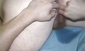 लंबे बालों वाली लड़की सुंदर उसके बेडरूम में एक थरथानेवाला सेक्सी फिल्म हिंदी एचडी के साथ खेल