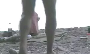 सड़क पर बीएफ अंग्रेजी में फुल एचडी एक लड़की के साथ बैठक के बाद, आदमी घर पर उसे बकवास करने के लिए